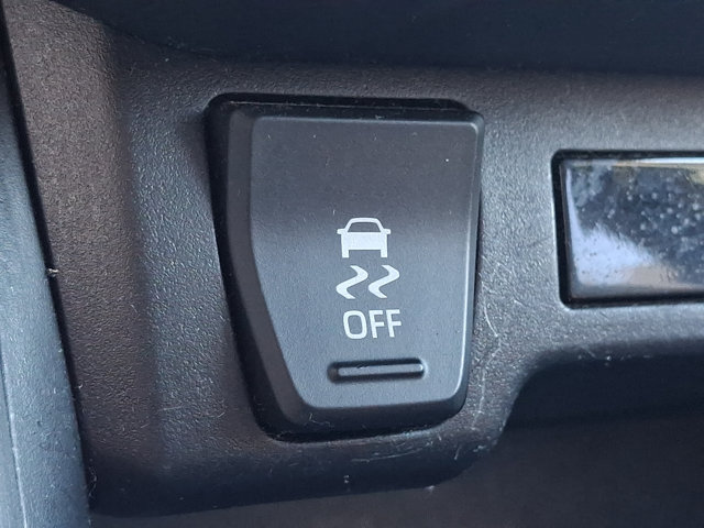 Used 2019 Toyota RAV4 LE w/ All Weather Liner Package AWD/4WD image 23