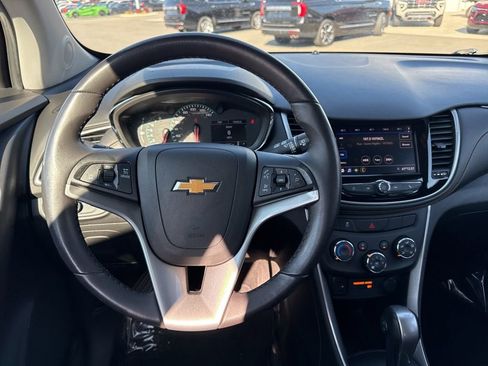 Used 2020 Chevrolet Trax LT w/ LT Convenience Package image 13