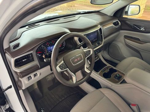 Used 2022 GMC Acadia SLE image 11