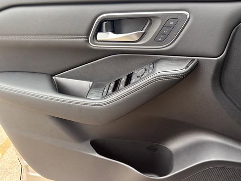 New 2026 Nissan Rogue Platinum AWD/4WD image 18