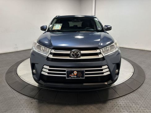 Used 2017 Toyota Highlander XLE AWD/4WD image 2