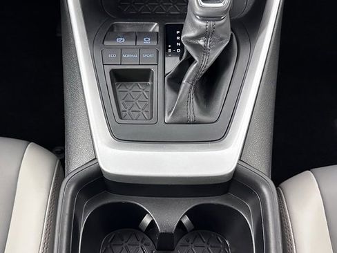 Used 2019 Toyota RAV4 XLE Premium image 25