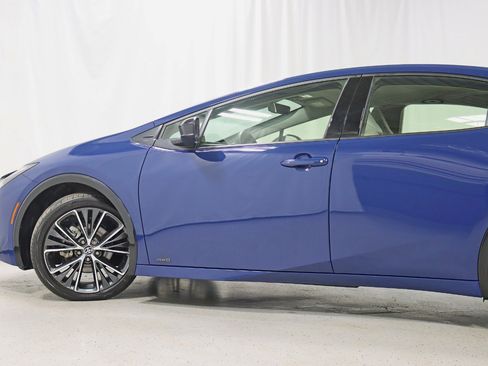 Used 2026 Toyota Prius XLE AWD/4WD image 11