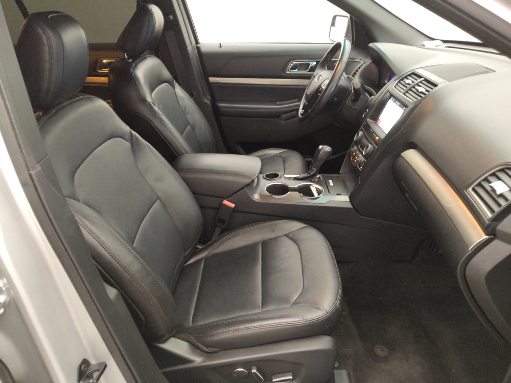 Used 2018 Ford Explorer XLT w/ Equipment Group 202A FWD image 21