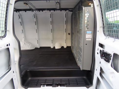 Used 2015 Chevrolet Express 2500 image 13