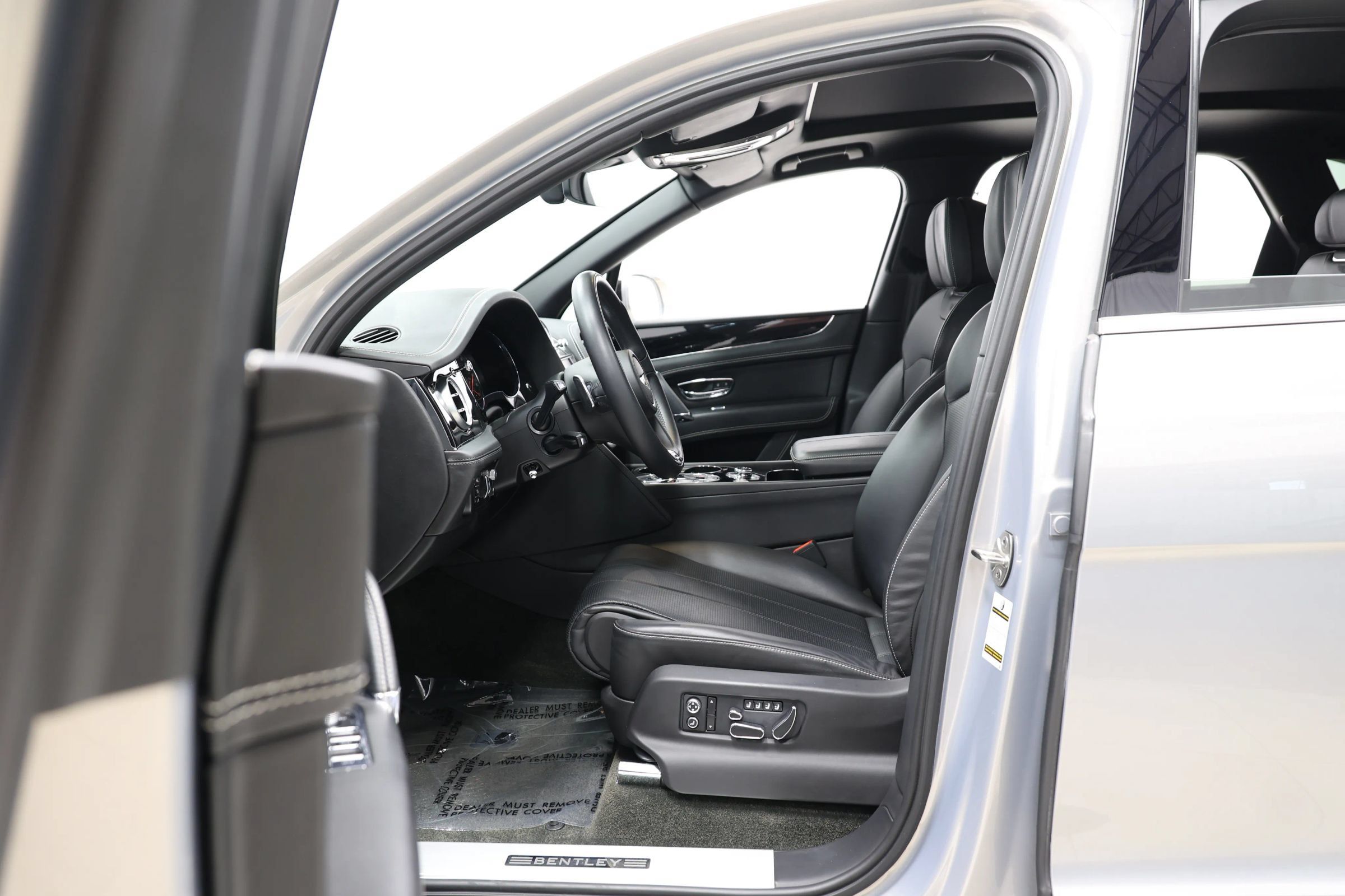 Used 2018 Bentley Bentayga Onyx Edition AWD/4WD image 16