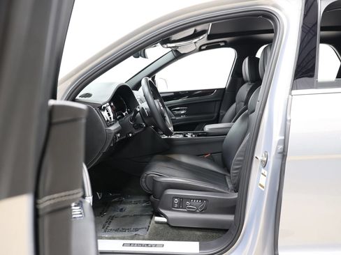 Used 2018 Bentley Bentayga Onyx Edition AWD/4WD image 16