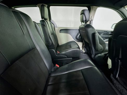 Used 2019 Dodge Grand Caravan SXT image 25