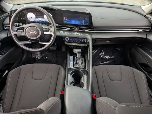 Used 2025 Hyundai Elantra SEL image 25
