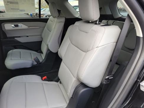 New 2026 Ford Explorer Active w/ Active Comfort Package image 17