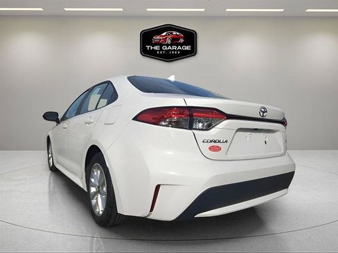 Used 2020 Toyota Corolla LE w/ LE Convenience Package FWD image 4