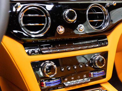 New 2026 Rolls-Royce Spectre image 25