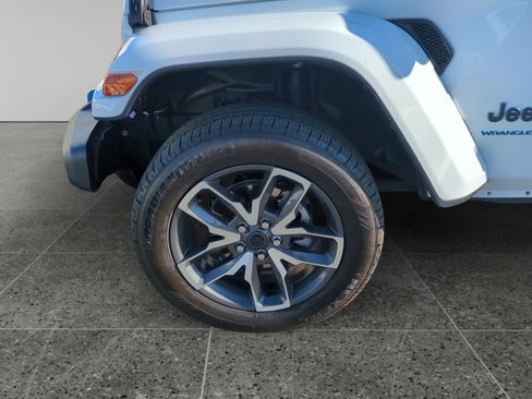Used 2024 Jeep Wrangler Sport w/ Convenience Group image 17