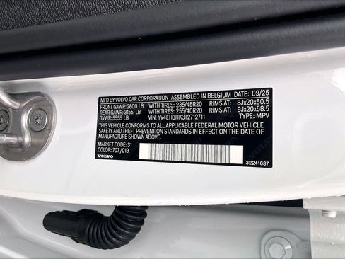 New 2026 Volvo EX40 Plus w/ Climate Package image 36