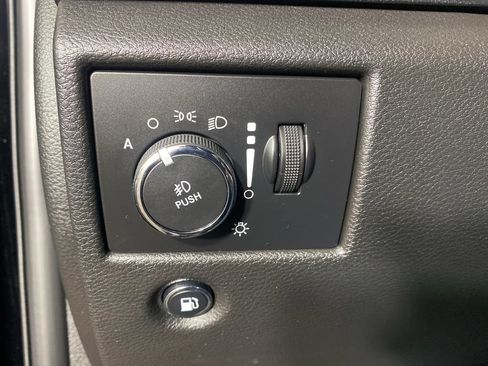 Used 2018 Jeep Grand Cherokee Limited AWD/4WD image 18