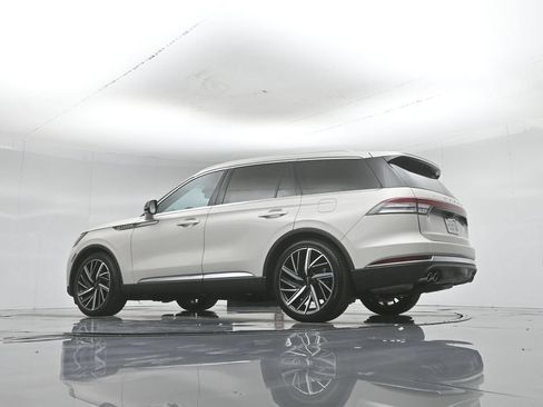 Used 2025 Lincoln Aviator Reserve w/ Equipment Group 201A AWD/4WD image 57