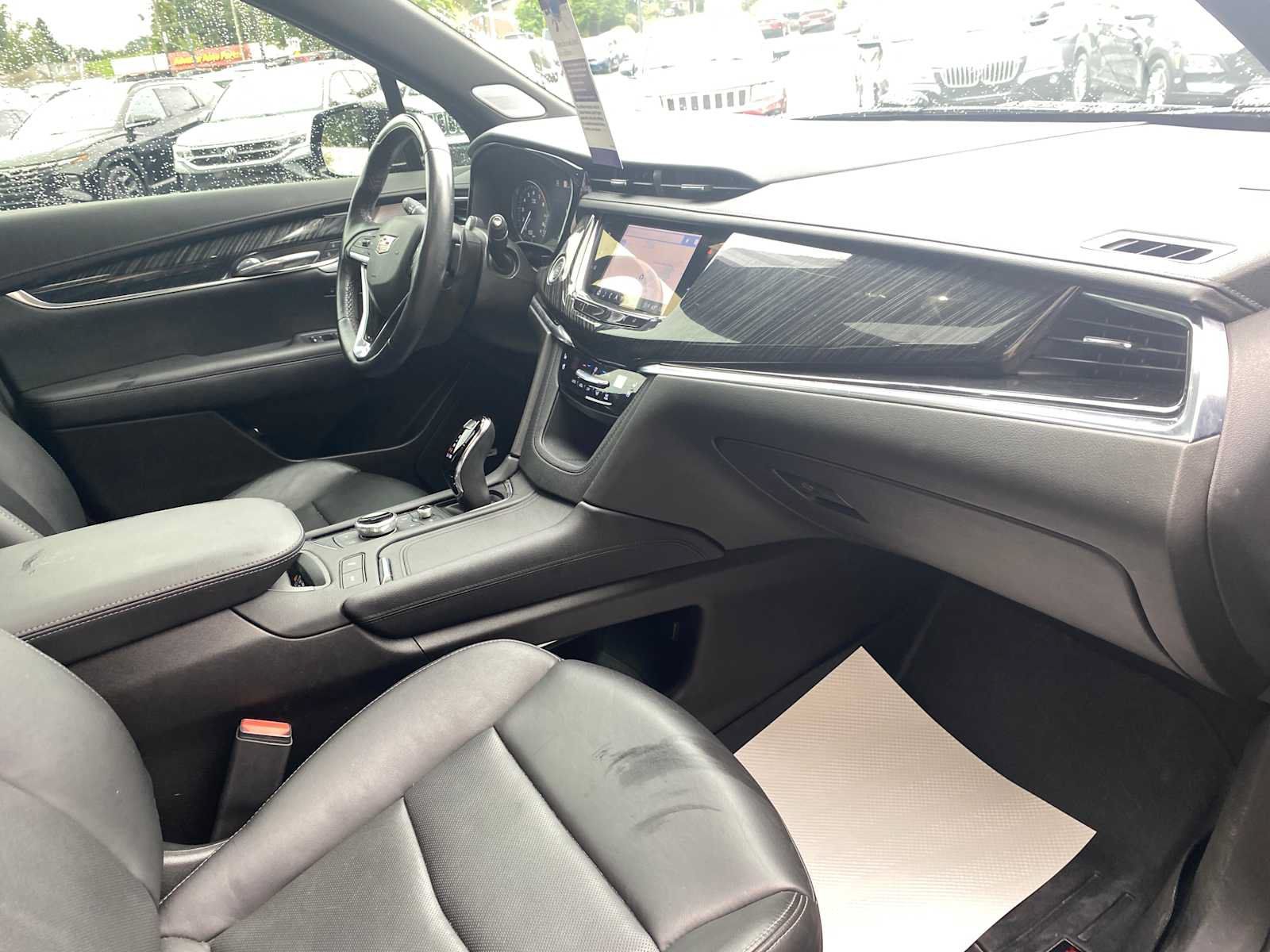 Used 2023 Cadillac XT6 Premium Luxury w/ Technology Package AWD/4WD image 28