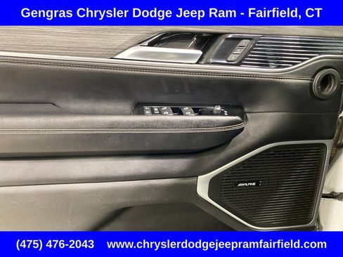 Certified 2024 Jeep Wagoneer Series III AWD/4WD image 12