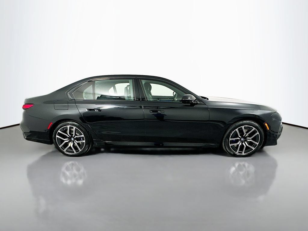 Used 2026 BMW 760i xDrive w/ Executive Package AWD/4WD image 4