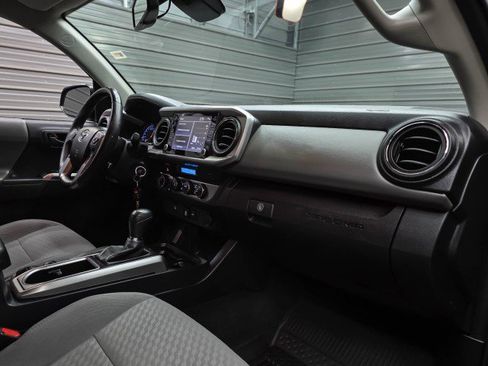 Used 2021 Toyota Tacoma SR5 AWD/4WD image 15