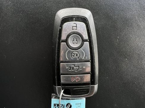 Used 2022 Ford F250 Platinum w/ FX4 Off-Road Package AWD/4WD image 28