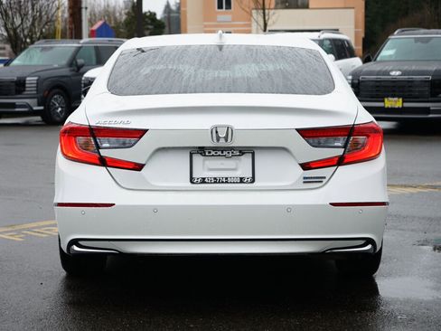 Used 2018 Honda Accord Touring image 4