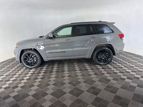 Used 2022 Jeep Grand Cherokee Laredo X AWD/4WD image 8
