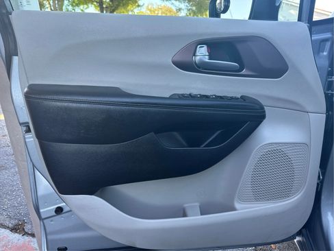 Used 2021 Chrysler Voyager Lxi FWD image 19
