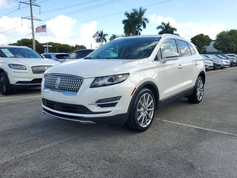 Used 2019 Lincoln MKC Reserve image 3