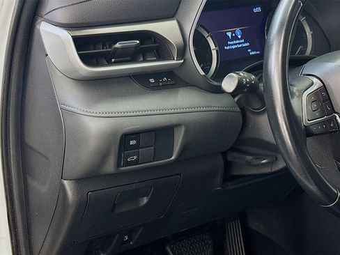 Used 2020 Toyota Highlander XLE image 17