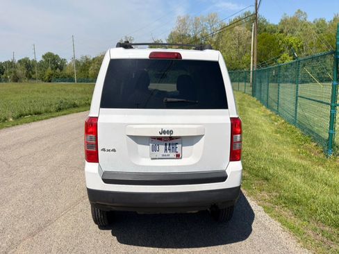 Used 2016 Jeep Patriot Sport w/ Power Value Group AWD/4WD image 4