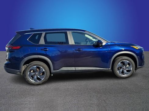 Used 2024 Nissan Rogue SV image 7