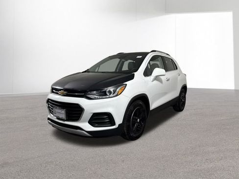 Used 2017 Chevrolet Trax LT w/ Driver Confidence Package image 1