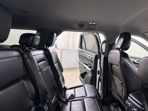 Used 2021 Ford Explorer XLT w/ Equipment Group 202A AWD/4WD image 28