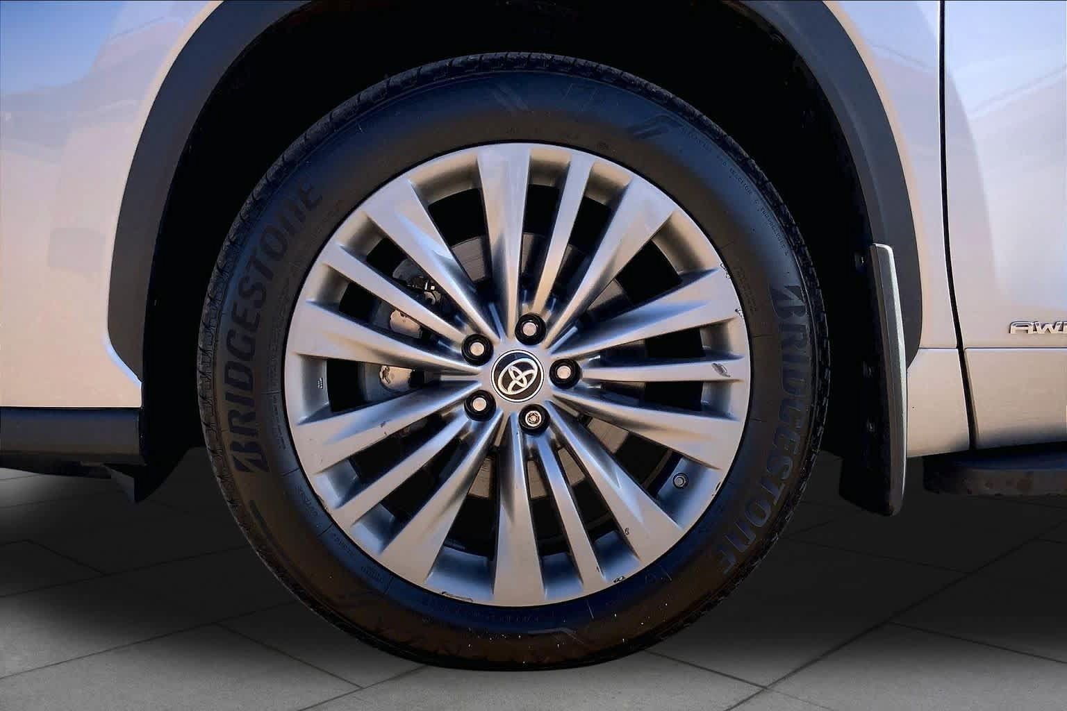 Used 2020 Toyota Highlander Platinum AWD/4WD image 25