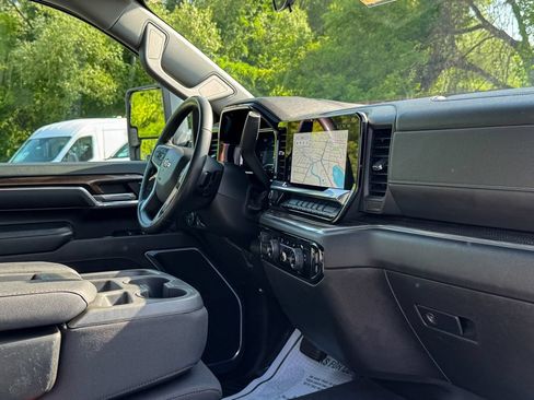 Used 2024 Chevrolet Silverado 2500 LT AWD/4WD image 17