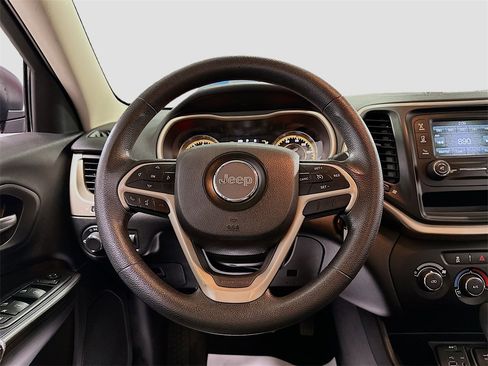 Used 2014 Jeep Cherokee Sport image 20