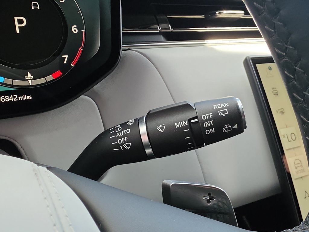 Used 2025 Land Rover Range Rover Sport SE AWD/4WD image 24