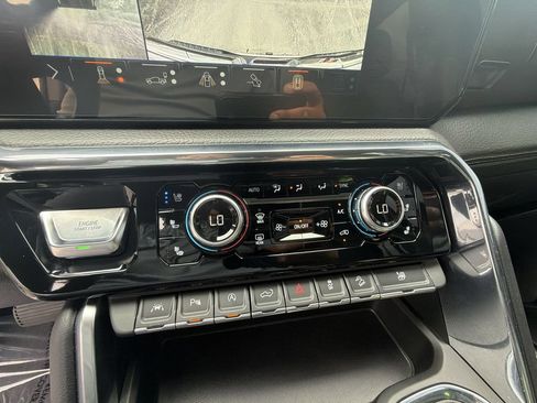 Used 2024 GMC Sierra 1500 Denali w/ Denali Reserve Package AWD/4WD image 18