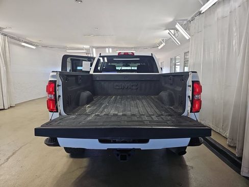 Used 2018 GMC Sierra 2500 SLT w/ All Terrain HD Package AWD/4WD image 15