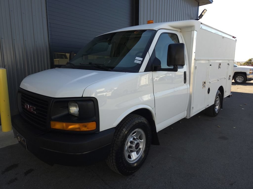 Used 2016 GMC Savana 3500 RWD image 2