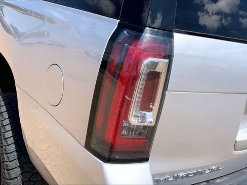 Used 2019 GMC Yukon XL SLT w/ Open Road Package AWD/4WD image 29