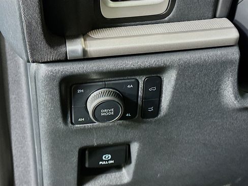 Used 2025 Ford Expedition Max Active AWD/4WD image 17