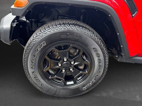 Used 2023 Jeep Gladiator Sport AWD/4WD image 11