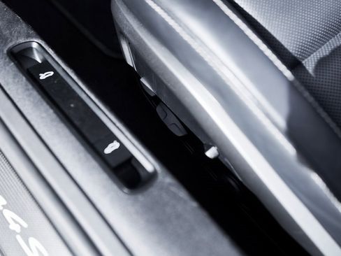 Used 2024 Porsche 911 Targa 4S w/ Premium Package image 32