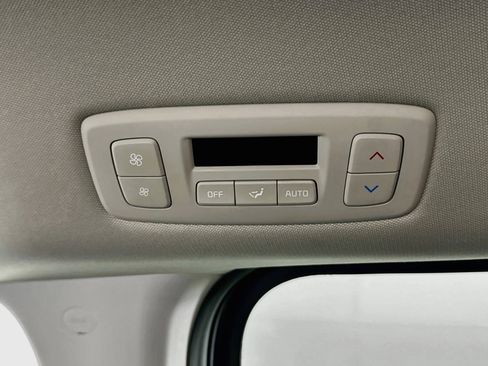 Used 2025 Kia Carnival FWD image 28