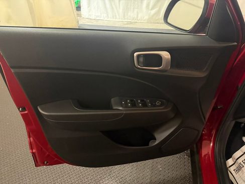 Certified 2023 Hyundai Venue SE image 22