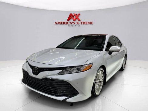 Used 2018 Toyota Camry XLE FWD image 2