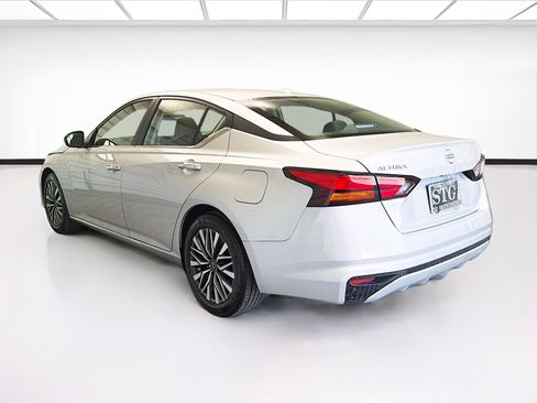 Used 2025 Nissan Altima 2.5 SV FWD image 6