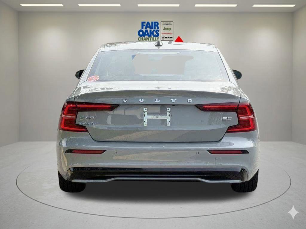 Used 2025 Volvo S60 B5 Plus FWD image 8